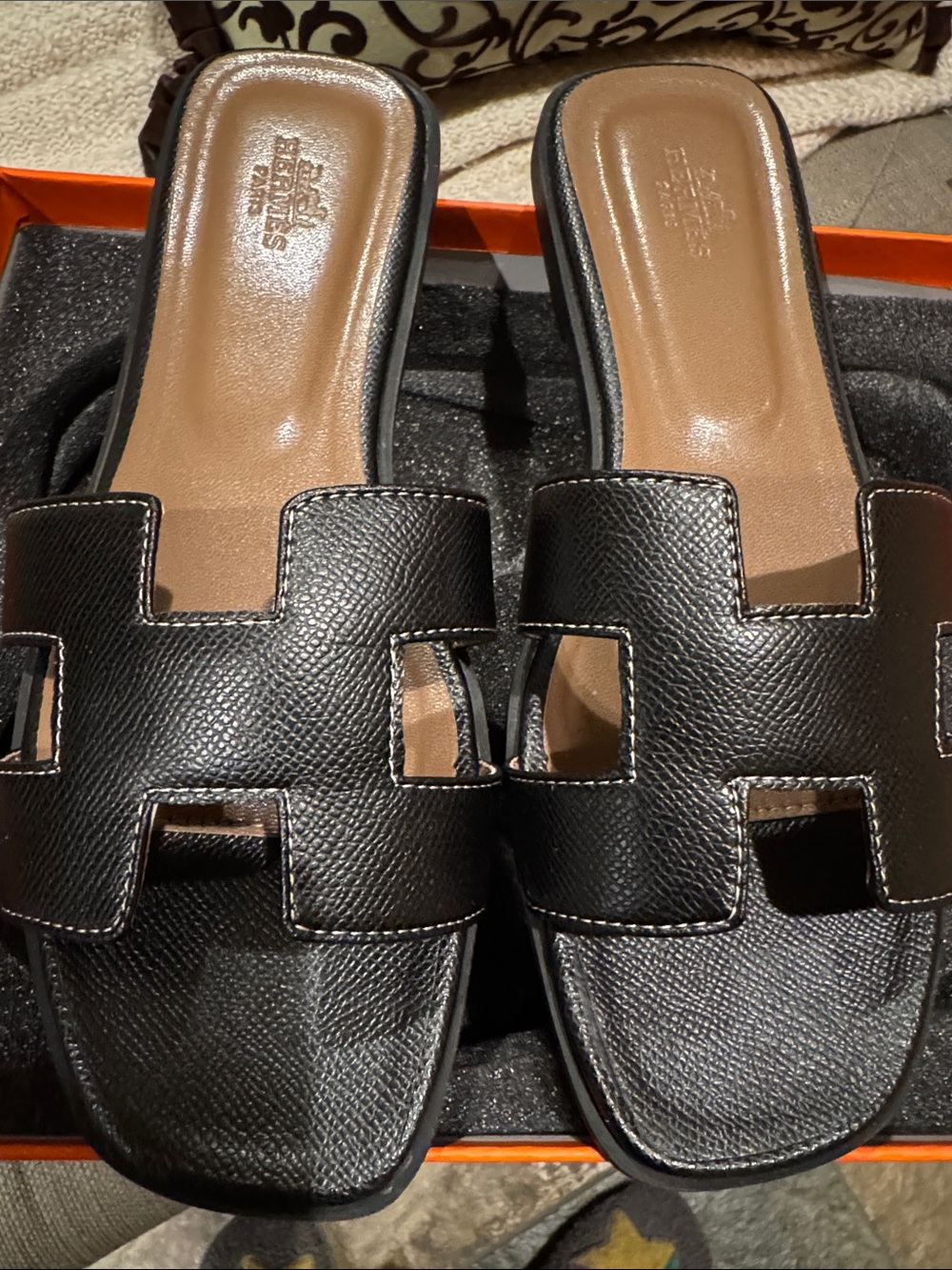 H Black Slide Sandals - Stylish Casual Slip-On - Picture 13 of 13
